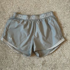 Gray/ Grey Under Armour shorts! Size small